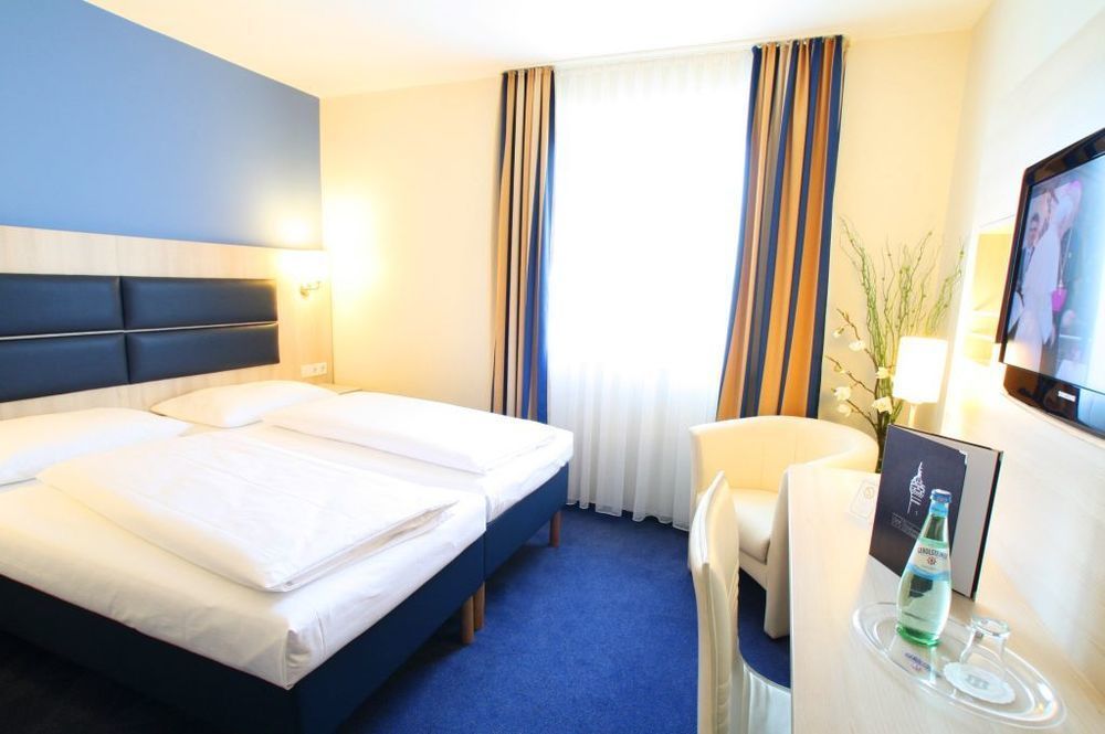 פרנקפורט Hotel Roedelheimer Hof - Am Wasserturm מראה חיצוני תמונה