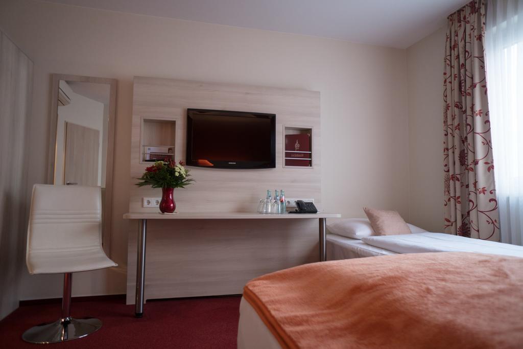 פרנקפורט Hotel Roedelheimer Hof - Am Wasserturm חדר תמונה