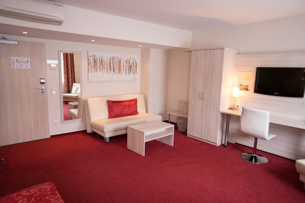 פרנקפורט Hotel Roedelheimer Hof - Am Wasserturm חדר תמונה