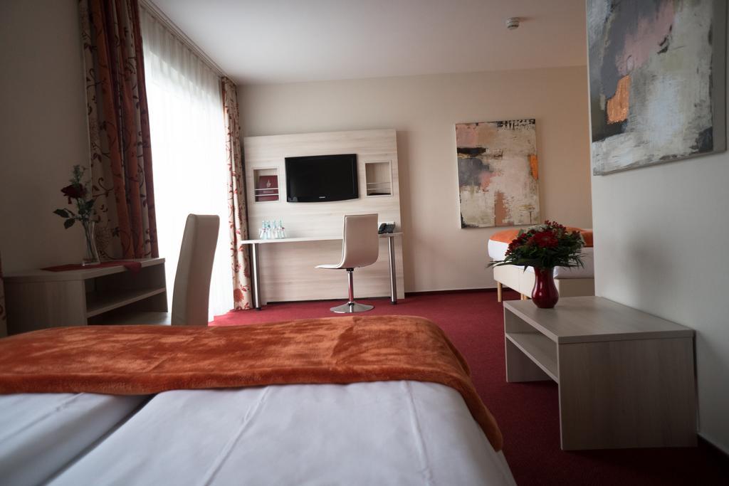 פרנקפורט Hotel Roedelheimer Hof - Am Wasserturm חדר תמונה