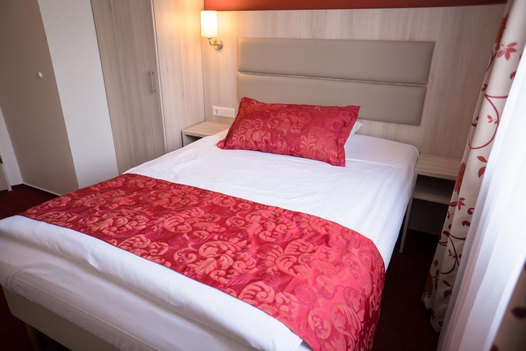 פרנקפורט Hotel Roedelheimer Hof - Am Wasserturm חדר תמונה