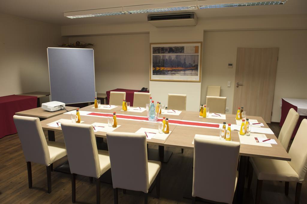 פרנקפורט Hotel Roedelheimer Hof - Am Wasserturm מראה חיצוני תמונה