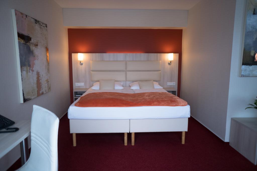 פרנקפורט Hotel Roedelheimer Hof - Am Wasserturm חדר תמונה