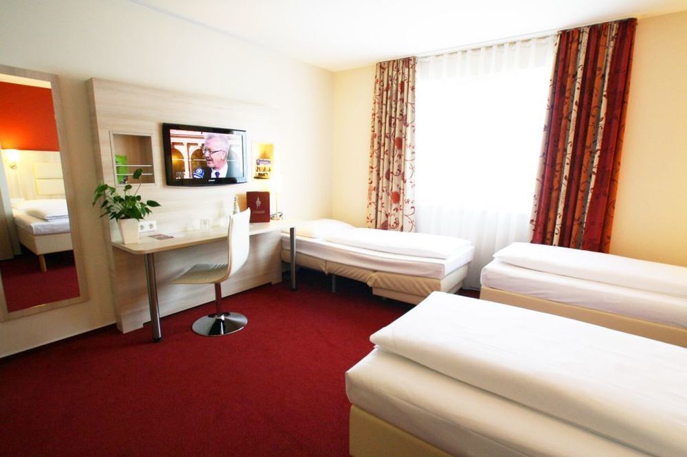 פרנקפורט Hotel Roedelheimer Hof - Am Wasserturm מראה חיצוני תמונה