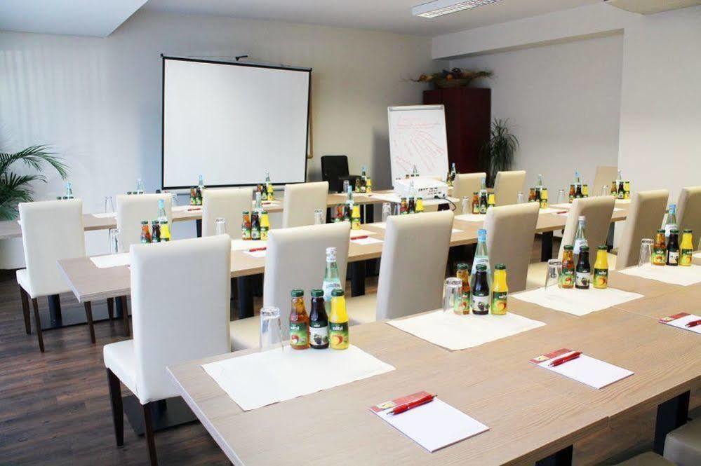 פרנקפורט Hotel Roedelheimer Hof - Am Wasserturm מראה חיצוני תמונה